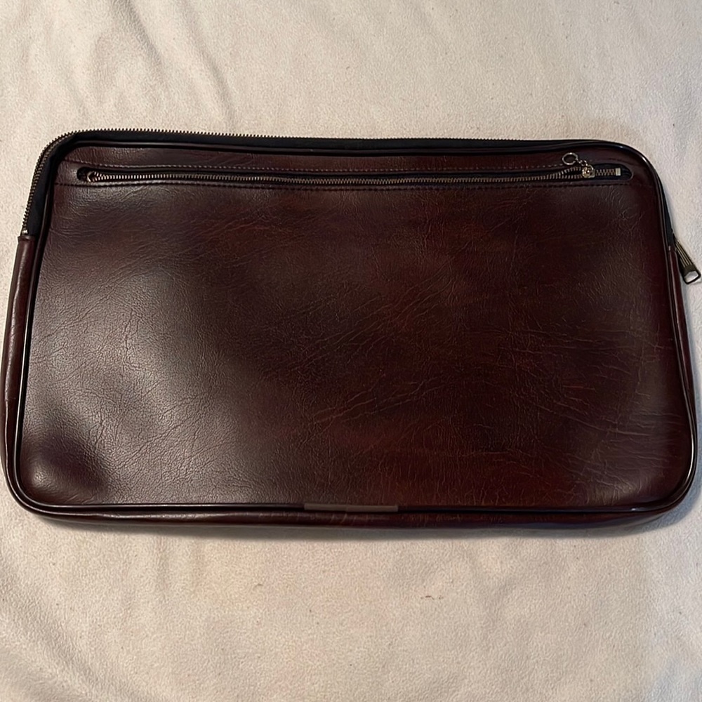 Courier Sleeve